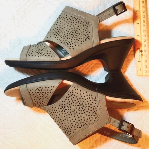 EASY STREET SANDAL CONFORT WAVE SIZE 6 1/2 - Picture 7 of 17